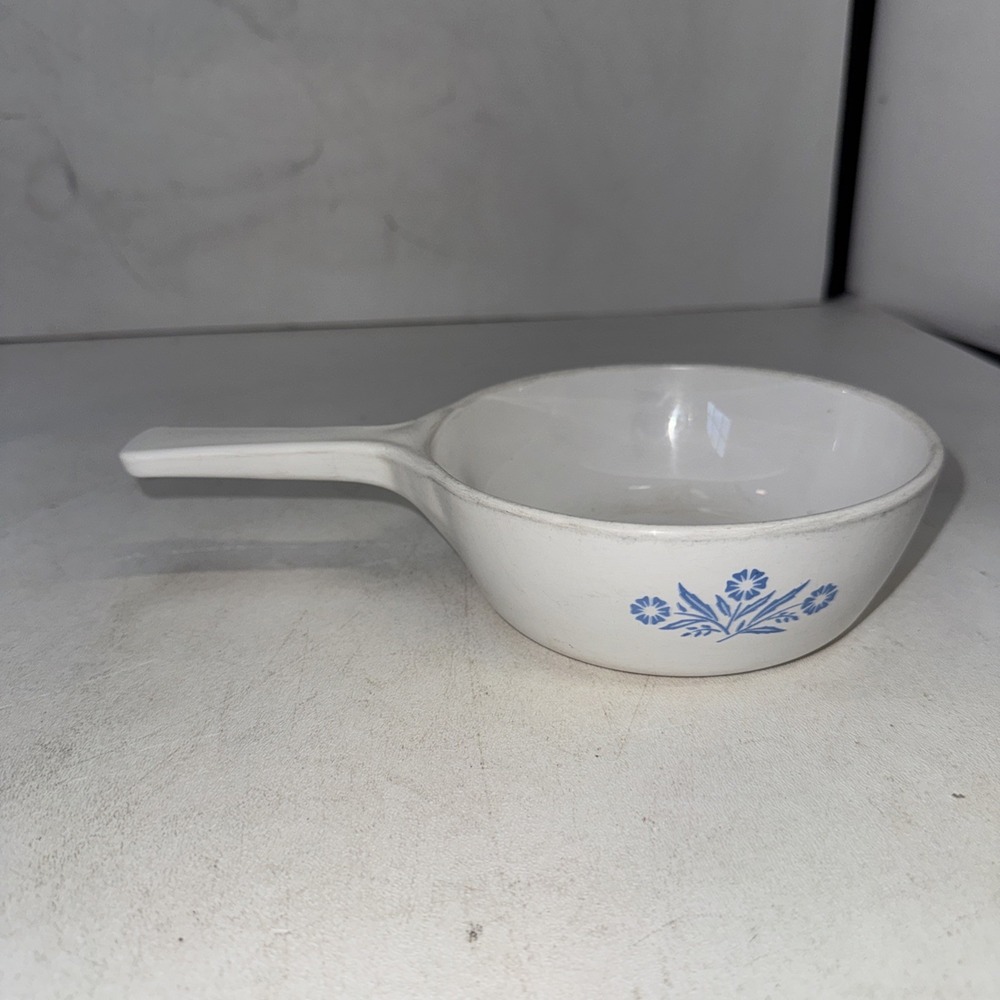 Corning Ware P-81-B 1 Pint Blue Cornflower Pan with Handle. Microwavable. Mint‎